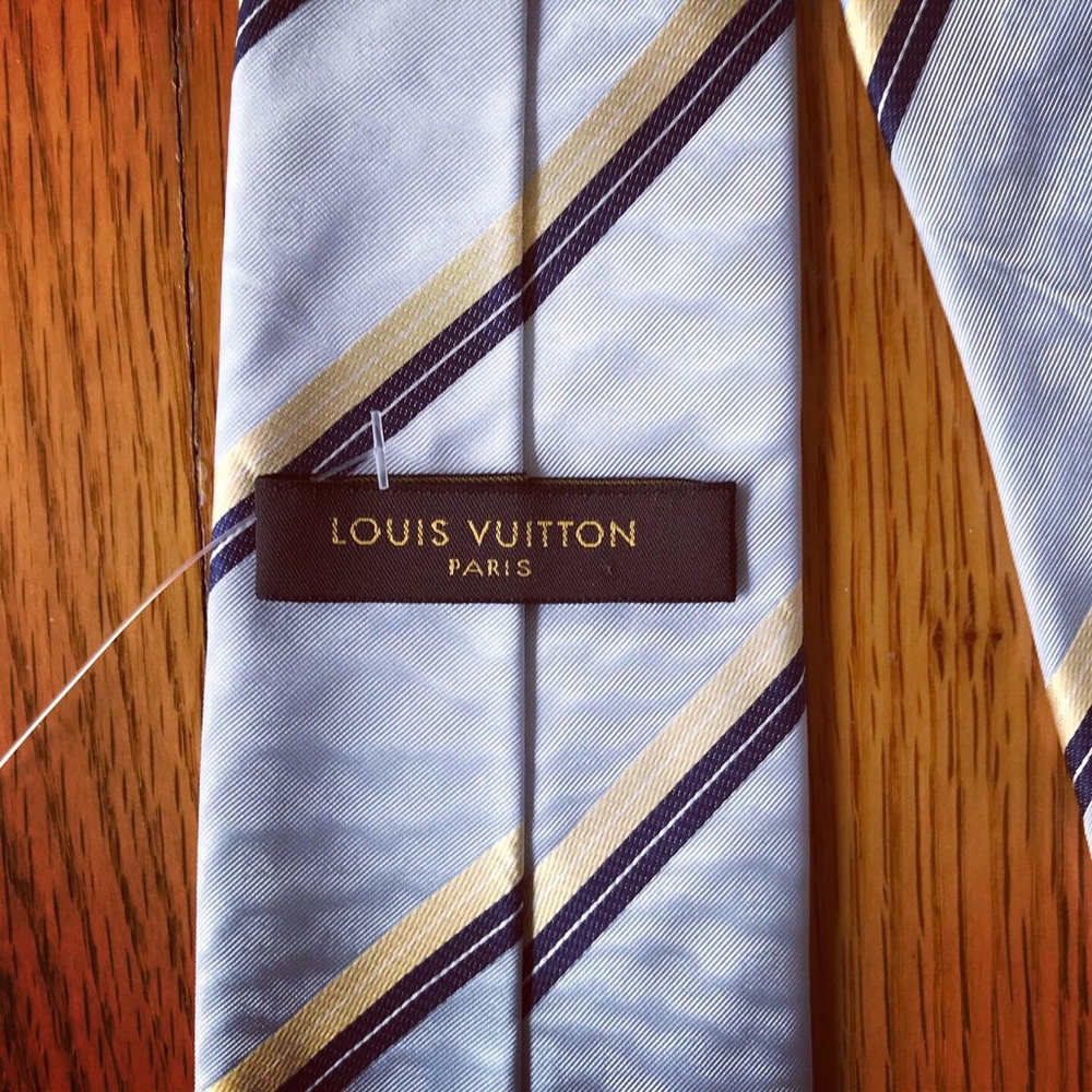 Louis Vuitton LV silk tie New with Flaw